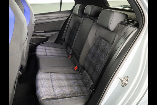 Volkswagen Golf 1.5 eHybrid GTE 272 pk Automaat (DSG) | Verlengde garantie | Navigatie | Panoramadak | Trekhaak (wegklapbaar) | Parkeersensoren (Park assist) | Achteruitrijcamera | Stoelverwarming |
