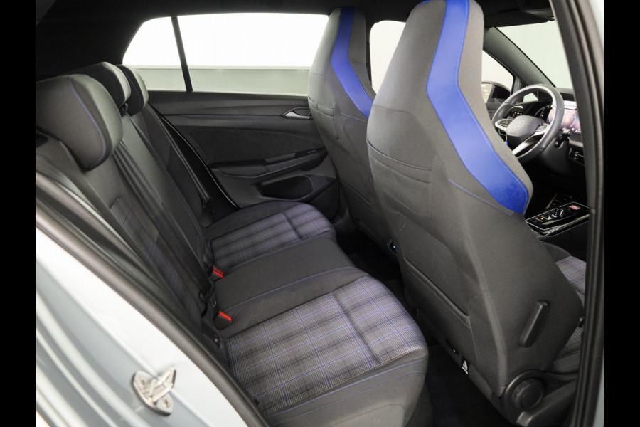 Volkswagen Golf 1.5 eHybrid GTE 272 pk Automaat (DSG) | Verlengde garantie | Navigatie | Panoramadak | Trekhaak (wegklapbaar) | Parkeersensoren (Park assist) | Achteruitrijcamera | Stoelverwarming |