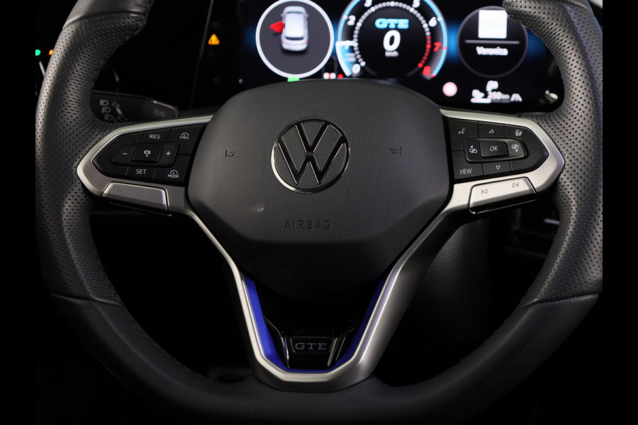 Volkswagen Golf 1.5 eHybrid GTE 272 pk Automaat (DSG) | Verlengde garantie | Navigatie | Panoramadak | Trekhaak (wegklapbaar) | Parkeersensoren (Park assist) | Achteruitrijcamera | Stoelverwarming |
