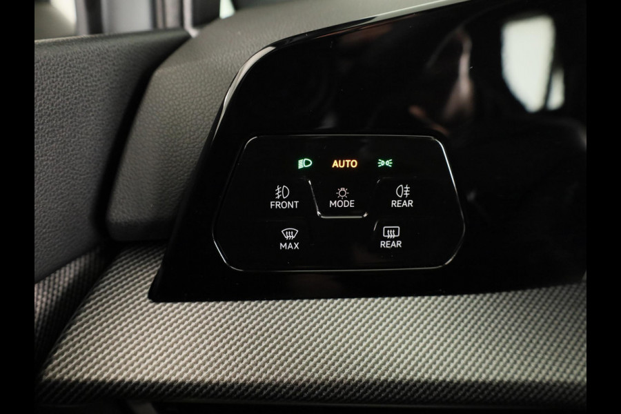 Volkswagen Golf 1.5 eHybrid GTE 272 pk Automaat (DSG) | Verlengde garantie | Navigatie | Panoramadak | Trekhaak (wegklapbaar) | Parkeersensoren (Park assist) | Achteruitrijcamera | Stoelverwarming |
