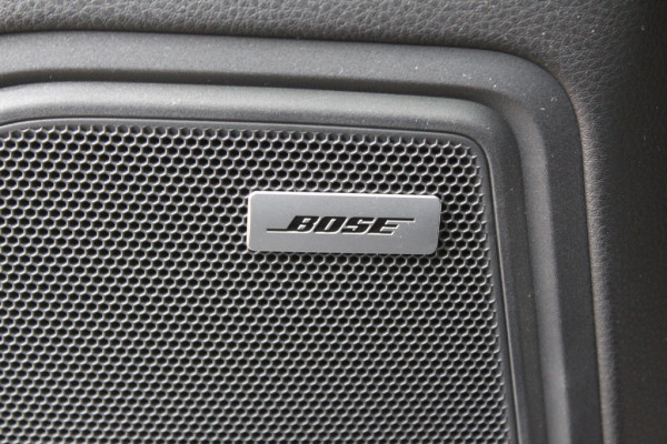 Porsche Macan 2.0 / NL Auto / Dealer onderhouden / Panoramadak / Camera / Luchtvering / Sportdesign+Chrono / 21'' / Adaptieve stoelen / CarPlay / Bose / DAB / Stoelverwarming / ACC