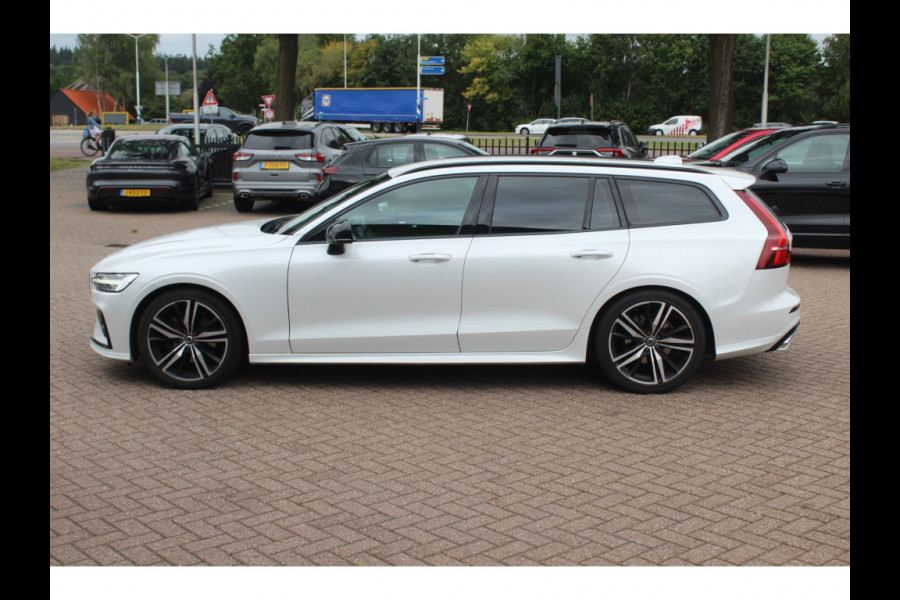 Volvo V60 2.0 T5 R-Design / Trekhaak / Panoramadak / Camera / Leder / Harman Kardon / 20'' / Keyless / CarPlay / Stuurverwarming / Stoelverwarming 4x / DAB / Dodehoek / Cruise Control