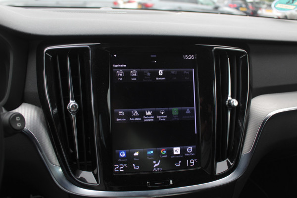 Volvo V60 2.0 T5 R-Design / Trekhaak / Panoramadak / Camera / Leder / Harman Kardon / 20'' / Keyless / CarPlay / Stuurverwarming / Stoelverwarming 4x / DAB / Dodehoek / Cruise Control