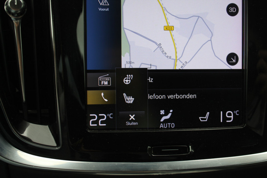 Volvo V60 2.0 T5 R-Design / Trekhaak / Panoramadak / Camera / Leder / Harman Kardon / 20'' / Keyless / CarPlay / Stuurverwarming / Stoelverwarming 4x / DAB / Dodehoek / Cruise Control