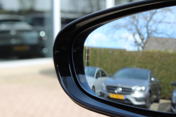 Porsche Taycan Performance 84 kWh / Panoramadak / 360Camera / Luchtvering / Sportchrono / 21'' / Bose / Keyless / Adaptieve Stoelen / Stuur+Stoelverwarming / Dodehoek / DAB / ACC