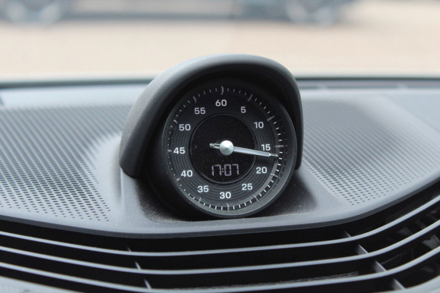 Porsche Taycan Performance 84 kWh / Panoramadak / 360Camera / Luchtvering / Sportchrono / 21'' / Bose / Keyless / Adaptieve Stoelen / Stuur+Stoelverwarming / Dodehoek / DAB / ACC