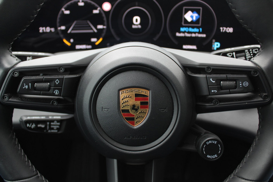 Porsche Taycan Performance 84 kWh / Panoramadak / 360Camera / Luchtvering / Sportchrono / 21'' / Bose / Keyless / Adaptieve Stoelen / Stuur+Stoelverwarming / Dodehoek / DAB / ACC