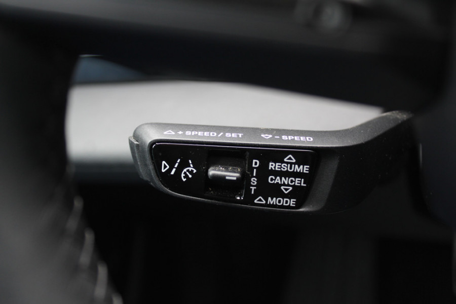 Porsche Taycan Performance 84 kWh / Panoramadak / 360Camera / Luchtvering / Sportchrono / 21'' / Bose / Keyless / Adaptieve Stoelen / Stuur+Stoelverwarming / Dodehoek / DAB / ACC