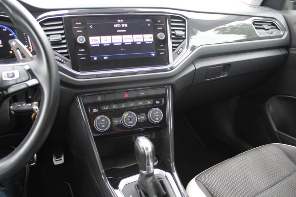Volkswagen T-Roc 1.5 TSI Sport / Trekhaak / Camera / Virtual Cockpit / Keyless / 17'' / CarPlay / Stuur+Stoelverwarming / DAB / ACC