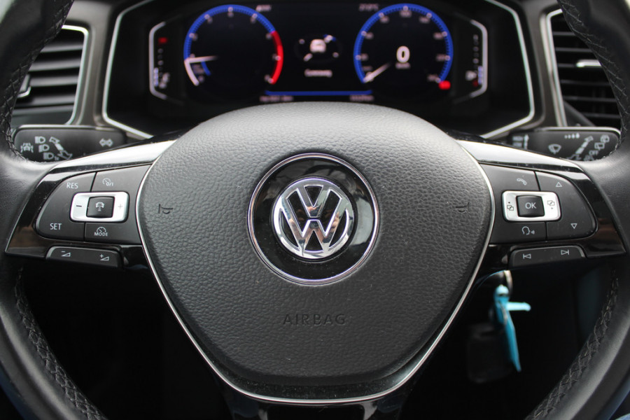 Volkswagen T-Roc 1.5 TSI Sport / Trekhaak / Camera / Virtual Cockpit / Keyless / 17'' / CarPlay / Stuur+Stoelverwarming / DAB / ACC