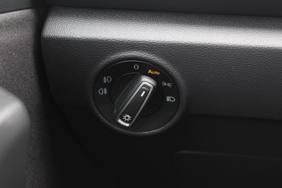 Volkswagen T-Roc 1.5 TSI Sport / Trekhaak / Camera / Virtual Cockpit / Keyless / 17'' / CarPlay / Stuur+Stoelverwarming / DAB / ACC