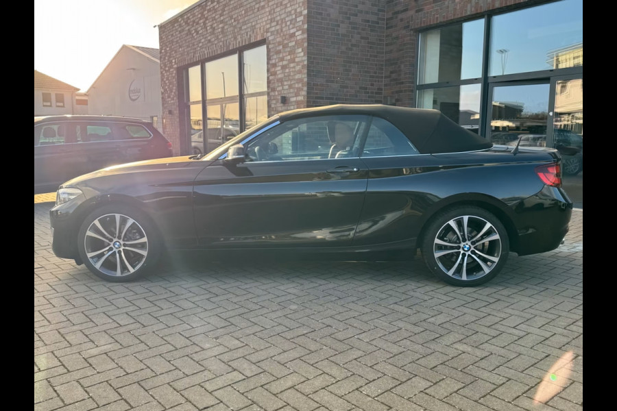 BMW 2 Serie Cabrio 218iA LUXURY ** LED, LEDER, APPLE/ANDROID, HiFi, 18-inch LMV, 2-zone AIRCO ** 2e EIG - Slechts 58.638km ** ** INFORMEER OOK NAAR ONZE AANTREKKELIJKE FINANCIAL-LEASE TARIEVEN **