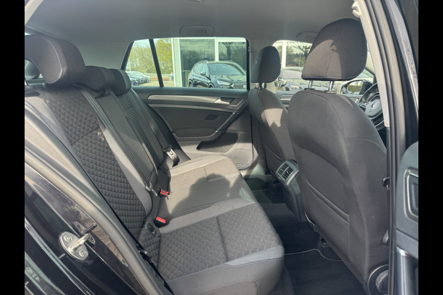 Volkswagen Golf 1.0 TSI Comfortline / Camera / CarPlay / 16'' / Navigatie / Parkeerhulp V+A / Getint glas / DAB / ACC