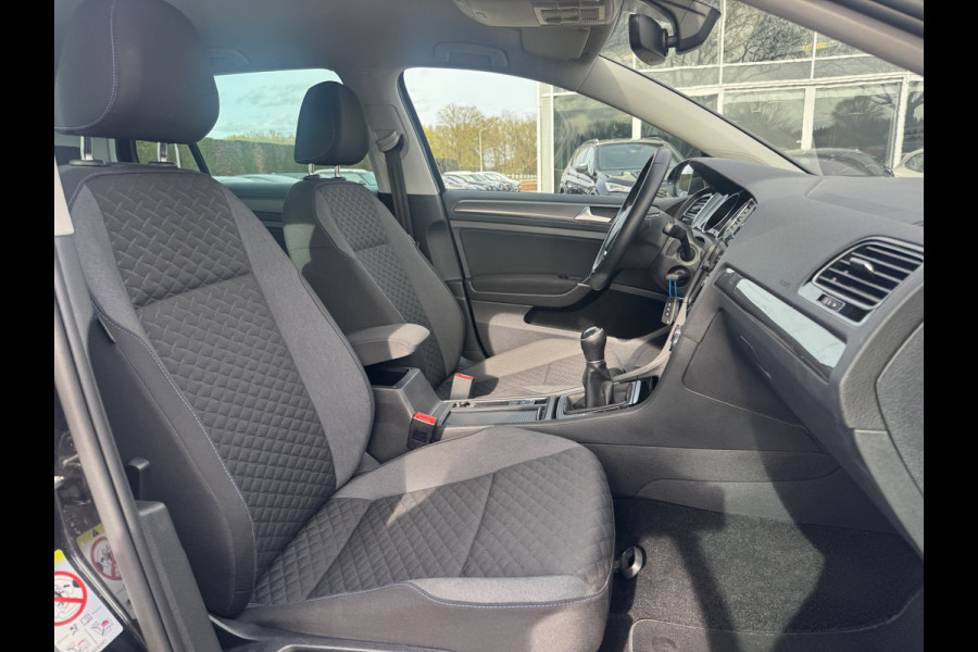 Volkswagen Golf 1.0 TSI Comfortline / Camera / CarPlay / 16'' / Navigatie / Parkeerhulp V+A / Getint glas / DAB / ACC