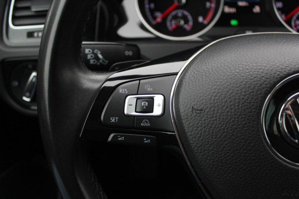 Volkswagen Golf 1.0 TSI Comfortline / Camera / CarPlay / 16'' / Navigatie / Parkeerhulp V+A / Getint glas / DAB / ACC