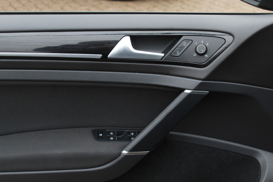 Volkswagen Golf 1.0 TSI Comfortline / Camera / CarPlay / 16'' / Navigatie / Parkeerhulp V+A / Getint glas / DAB / ACC