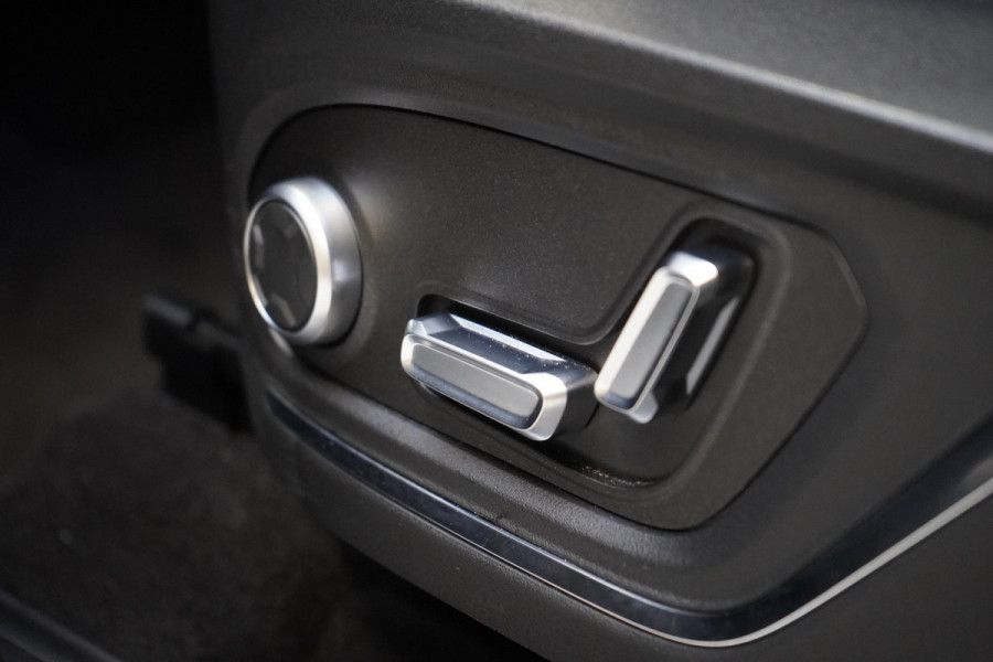 Lynk & Co 01 1.5 | Zwart optiek | Panoramadak | Navigatie | Memory | Apple CarPlay