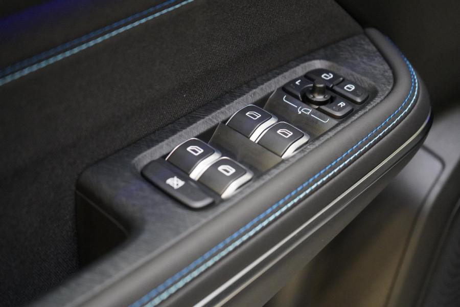 Lynk & Co 01 1.5 | Zwart optiek | Panoramadak | Navigatie | Memory | Apple CarPlay