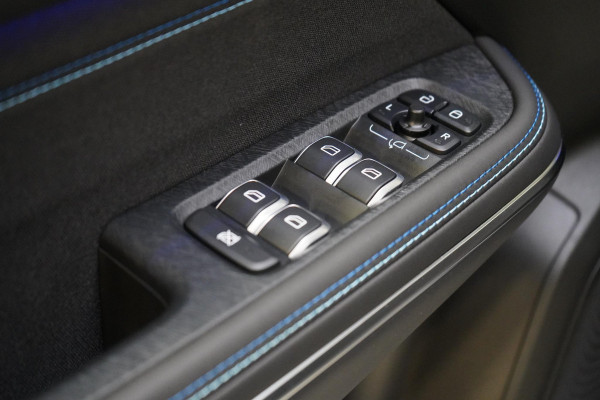 Lynk & Co 01 1.5 | Zwart optiek | Panoramadak | Navigatie | Memory | Apple CarPlay