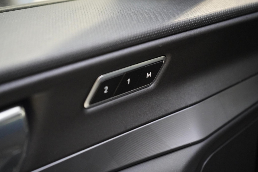 Lynk & Co 01 1.5 | Zwart optiek | Panoramadak | Navigatie | Memory | Apple CarPlay