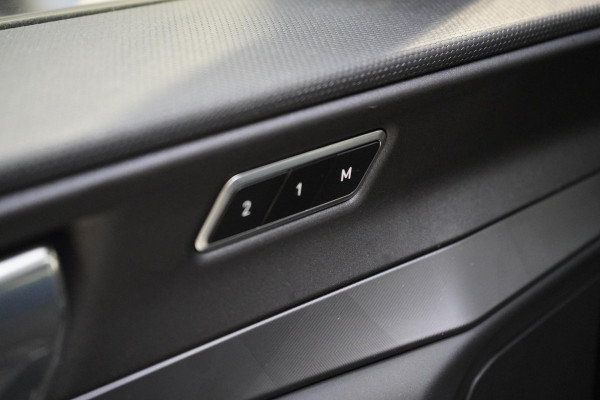 Lynk & Co 01 1.5 | Zwart optiek | Panoramadak | Navigatie | Memory | Apple CarPlay