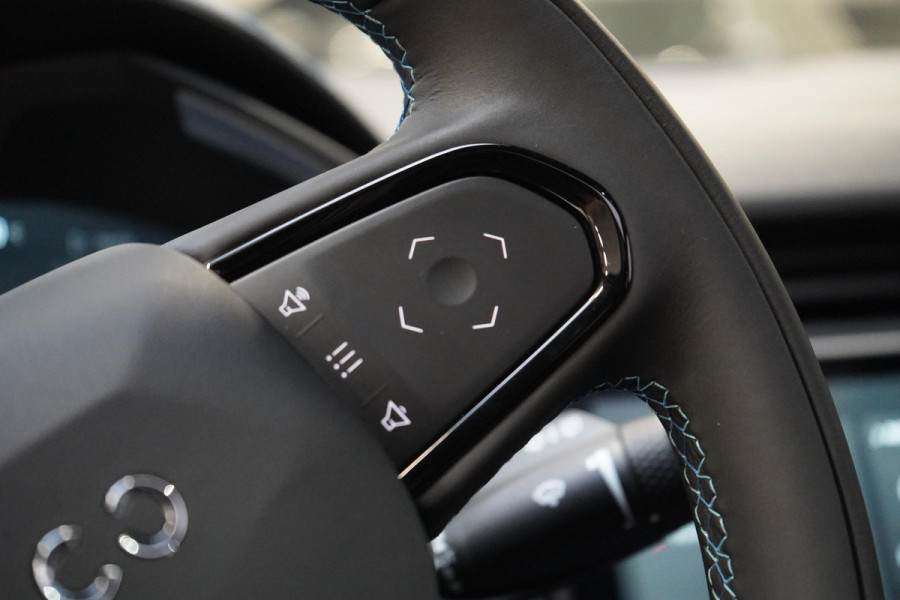 Lynk & Co 01 1.5 | Zwart optiek | Panoramadak | Navigatie | Memory | Apple CarPlay