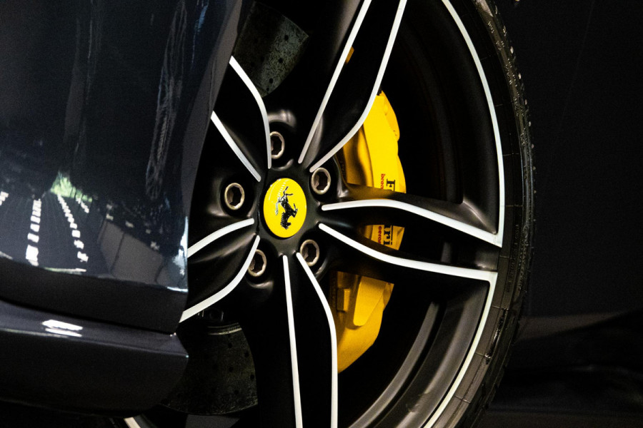 Ferrari Roma 3.9 V8 HELE *2 Jaar Ferrari-Power Garantie / Keramisch / Passenger-Display / Full ADAS / Surround-View / JBL*