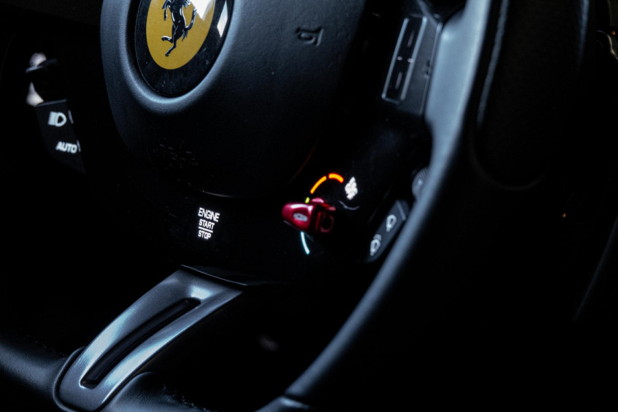 Ferrari Roma 3.9 V8 HELE *2 Jaar Ferrari-Power Garantie / Keramisch / Passenger-Display / Full ADAS / Surround-View / JBL*