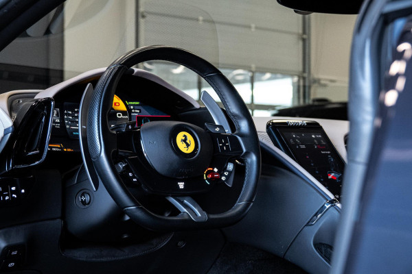 Ferrari Roma 3.9 V8 HELE *2 Jaar Ferrari-Power Garantie / Keramisch / Passenger-Display / Full ADAS / Surround-View / JBL*
