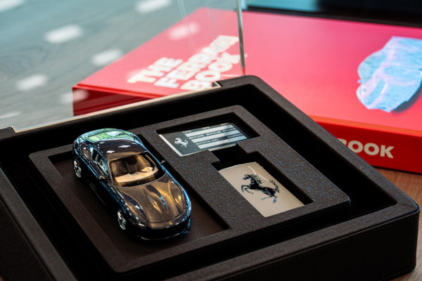 Ferrari Roma 3.9 V8 HELE *2 Jaar Ferrari-Power Garantie / Keramisch / Passenger-Display / Full ADAS / Surround-View / JBL*