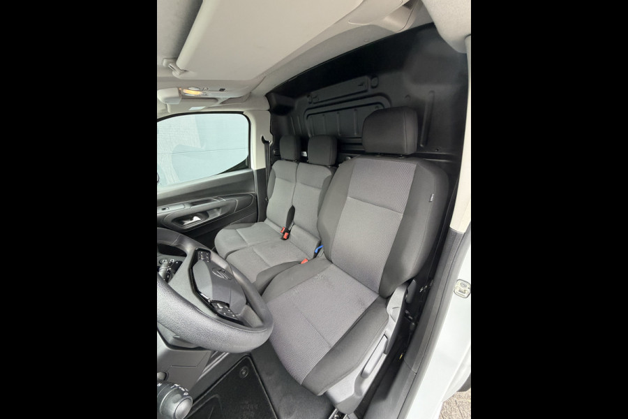 Citroën Berlingo 130pk Club (Camera - Navigatie - Laadruimte betimmering - 3-zits - Parkeersensoren V+A - Airco - Cruise Controle - Apple Carplay