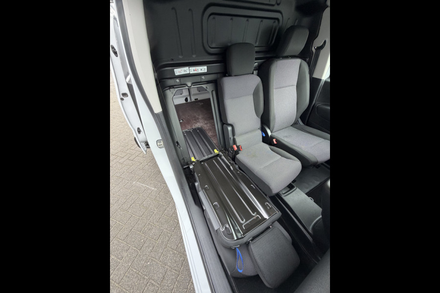 Citroën Berlingo 130pk Club (Camera - Navigatie - Laadruimte betimmering - 3-zits - Parkeersensoren V+A - Airco - Cruise Controle - Apple Carplay