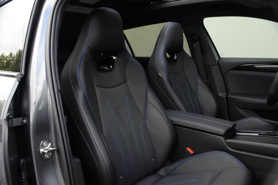 Volkswagen Passat Variant 1.5 eHybrid R-Line / Signature/ Harman Kardon/ Panoramadak / Trekhaak/ 200kW (272PK)