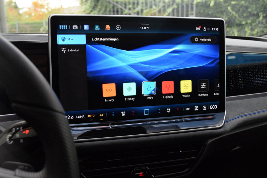 Volkswagen Passat Variant 1.5 eHybrid R-Line / Signature/ Harman Kardon/ Panoramadak / Trekhaak/ 200kW (272PK)