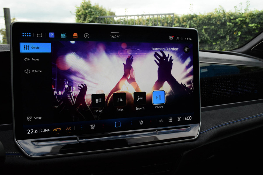 Volkswagen Passat Variant 1.5 eHybrid R-Line / Signature/ Harman Kardon/ Panoramadak / Trekhaak/ 200kW (272PK)
