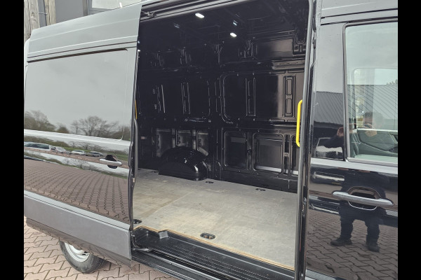 Volkswagen Crafter 35 2.0 TDI L3H3 Comfortline | Trekhaak | Camera | App-connect | Criuse | Bijrijdersbank |