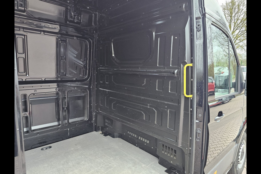 Volkswagen Crafter 35 2.0 TDI L3H3 Comfortline | Trekhaak | Camera | App-connect | Criuse | Bijrijdersbank |