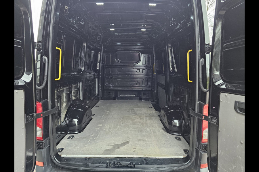 Volkswagen Crafter 35 2.0 TDI L3H3 Comfortline | Trekhaak | Camera | App-connect | Criuse | Bijrijdersbank |