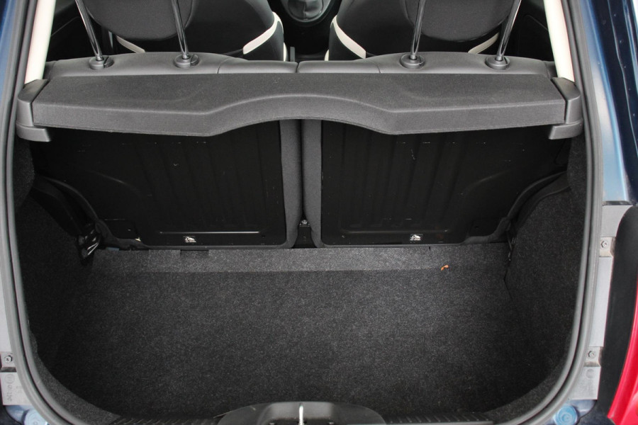 Fiat 500 1.2 Lounge Navigatie Climate Control Lederen Bekleding Panoramadak Cruise Control Bluetooth Parkeersensoren Lichtmetalen velgen