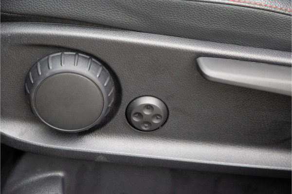 Mercedes-Benz GLA 250 e AMG Premium, Pano, Distronic, Nightpakket 2025