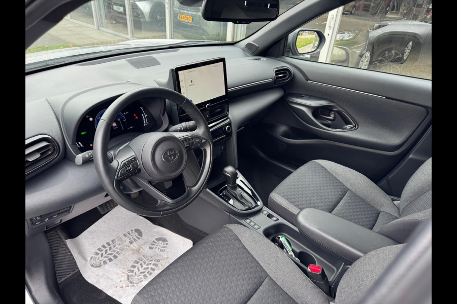 Toyota Yaris Cross 1.5 Hybrid First Edition Plus | Stoel + Stuurverwarming, Groot scherm, Keyless, 17 inch, Apple CarPlay/Android Auto