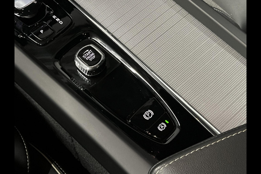 Volvo XC60 2.0 T6 Plug-in hybrid AWD Plus Dark Long range | Adapt. cruise | Open dak | Stuur-/stoelverwarming | Achteruitrij camera