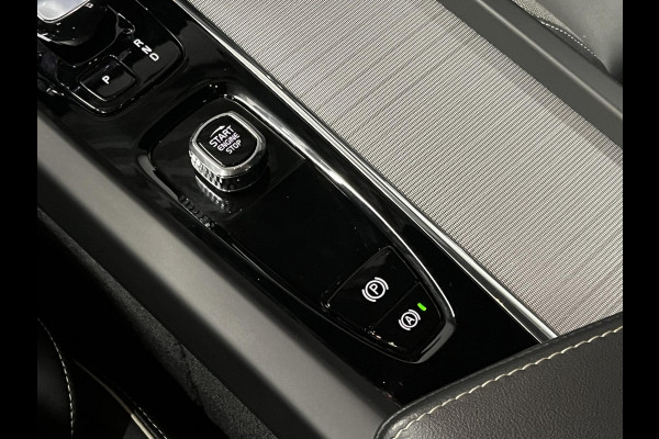 Volvo XC60 2.0 T6 Plug-in hybrid AWD Plus Dark Long range | Adapt. cruise | Open dak | Stuur-/stoelverwarming | Achteruitrij camera