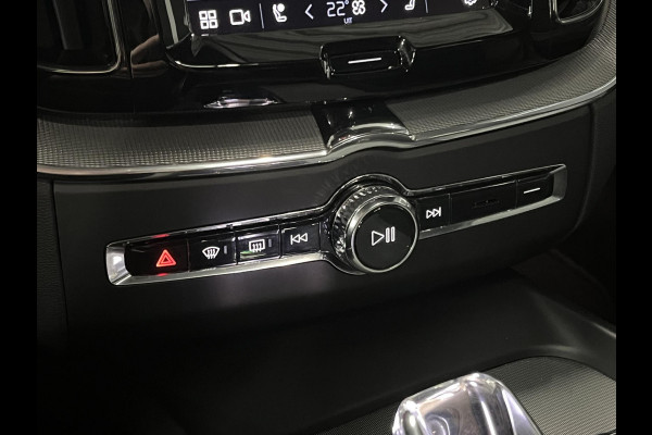 Volvo XC60 2.0 T6 Plug-in hybrid AWD Plus Dark Long range | Adapt. cruise | Open dak | Stuur-/stoelverwarming | Achteruitrij camera