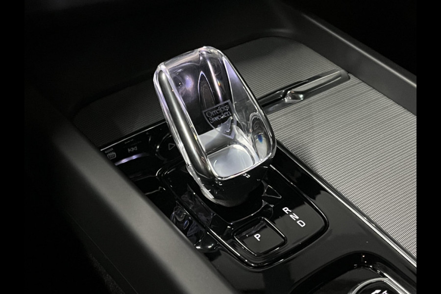Volvo XC60 2.0 T6 Plug-in hybrid AWD Plus Dark Long range | Adapt. cruise | Open dak | Stuur-/stoelverwarming | Achteruitrij camera