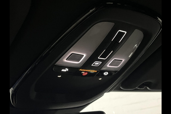 Volvo XC60 2.0 T6 Plug-in hybrid AWD Plus Dark Long range | Adapt. cruise | Open dak | Stuur-/stoelverwarming | Achteruitrij camera