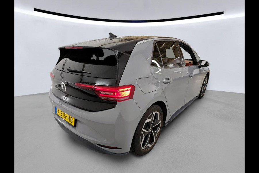 Volkswagen ID.3 First Plus 58 kWh | IQ.Light | Trekhaak | Camera | 19" | Navi