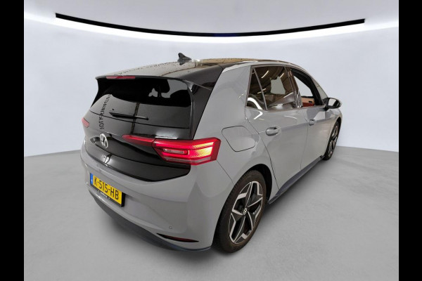 Volkswagen ID.3 First Plus 58 kWh | IQ.Light | Trekhaak | Camera | 19" | Navi