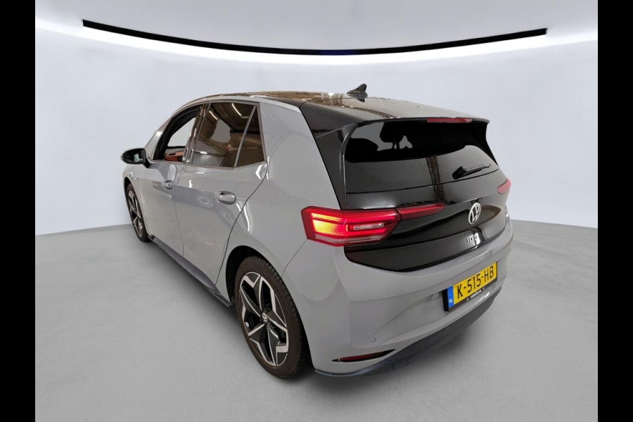 Volkswagen ID.3 First Plus 58 kWh | IQ.Light | Trekhaak | Camera | 19" | Navi