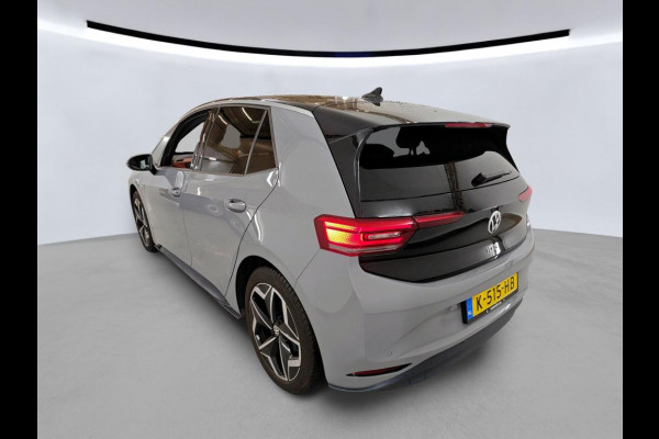 Volkswagen ID.3 First Plus 58 kWh | IQ.Light | Trekhaak | Camera | 19" | Navi